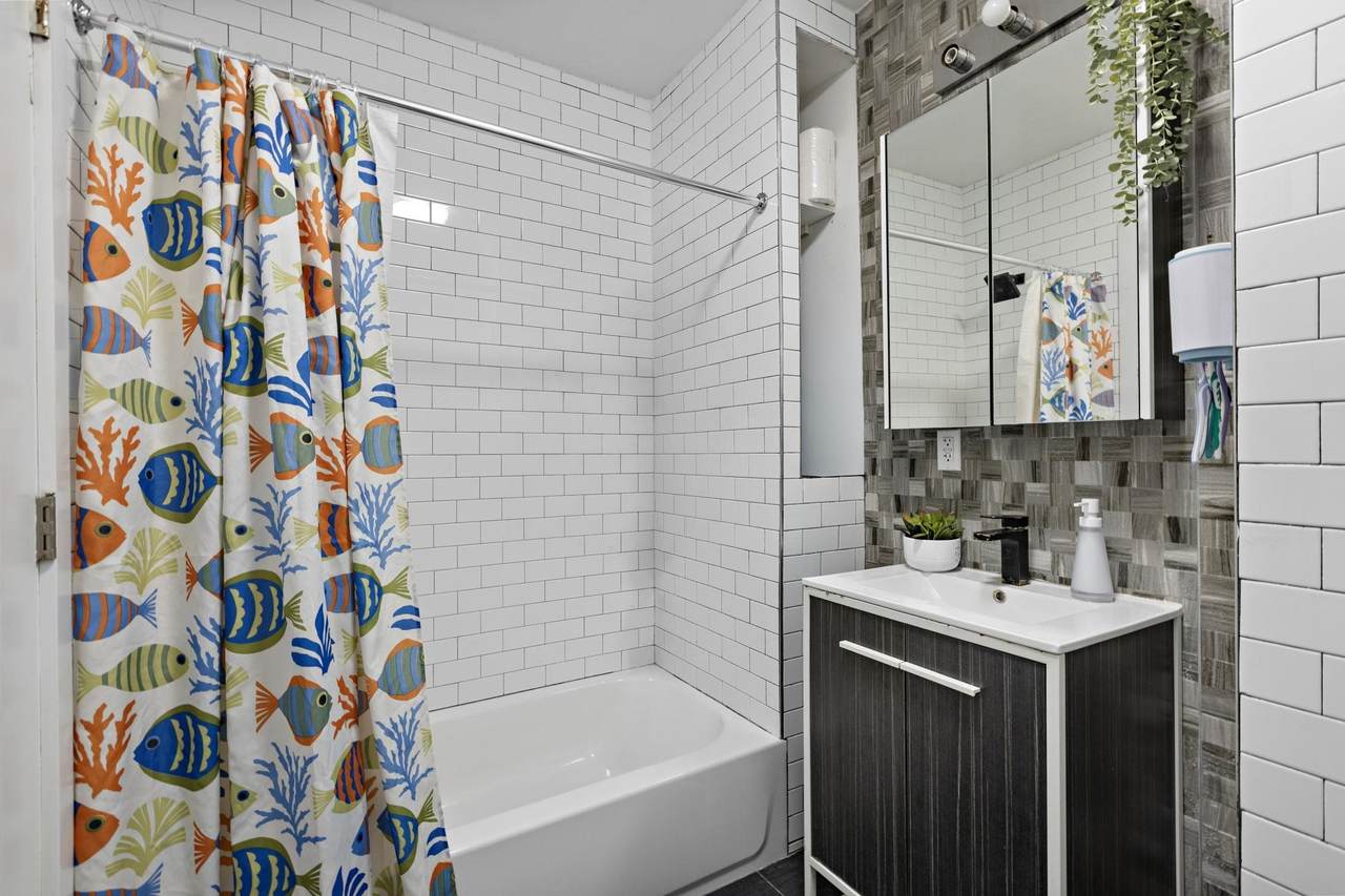 19 Jewett Ave - Photo 1