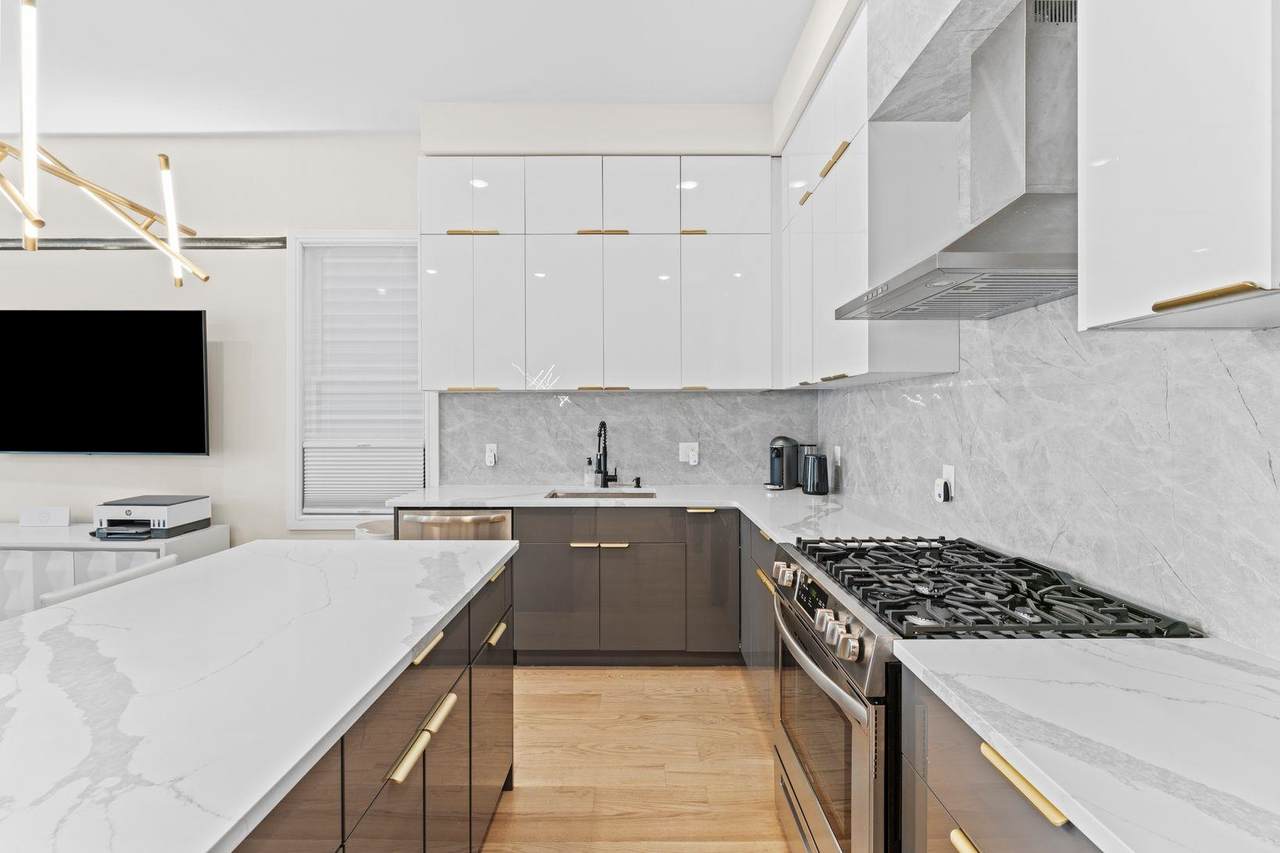 93 Pearsall Ave - Photo 1