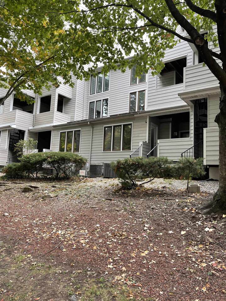 726 Mainsail Lane - Photo 1