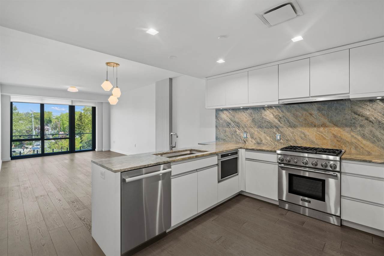 320 Adolphus Ave - Photo 1