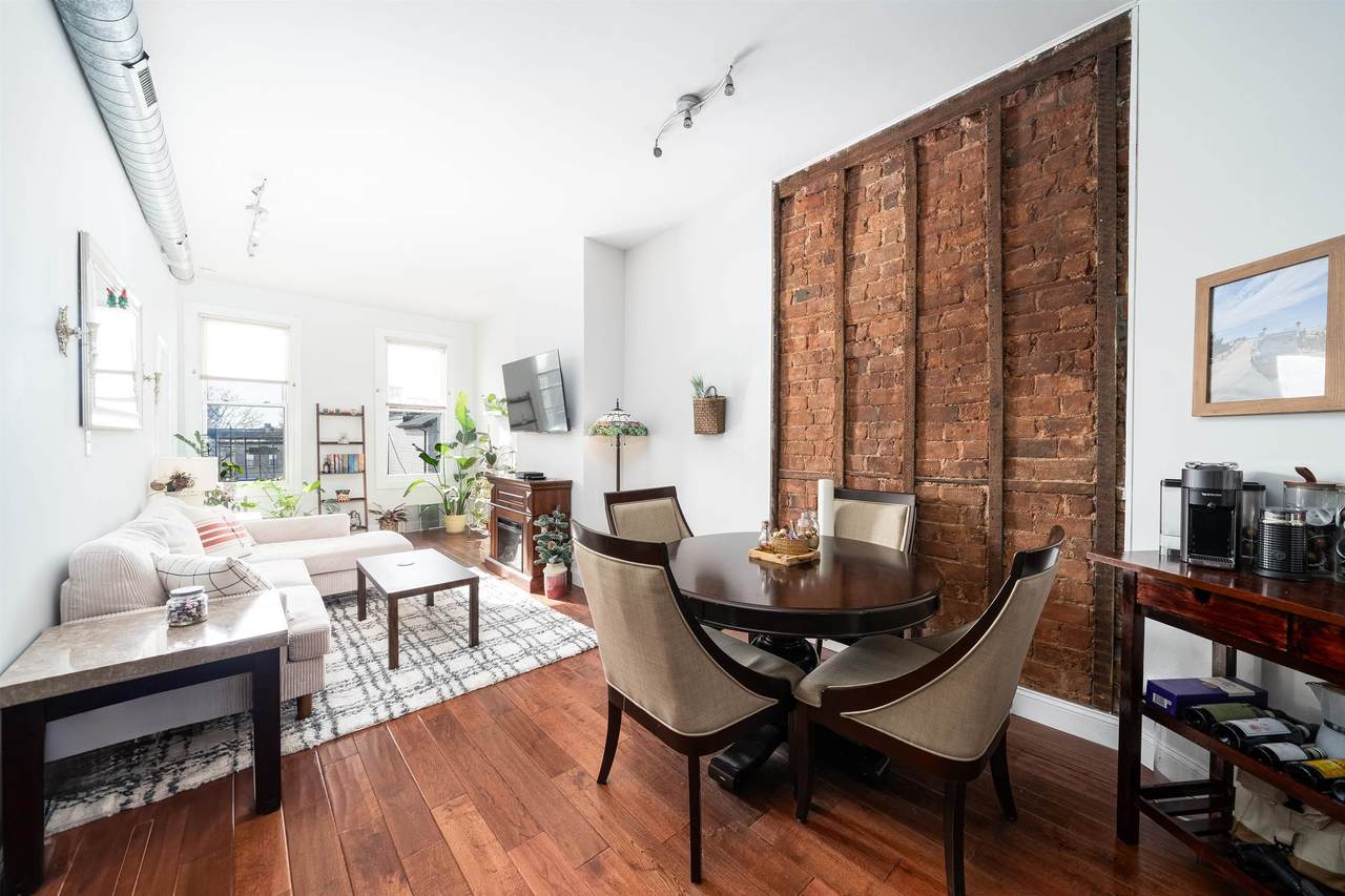 245 Griffith St - Photo 1