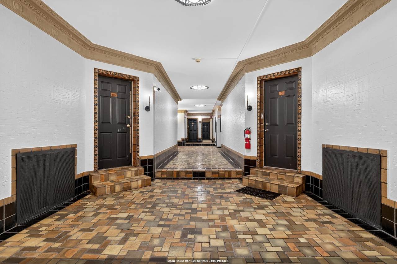 107 Kensington Ave - Photo 1
