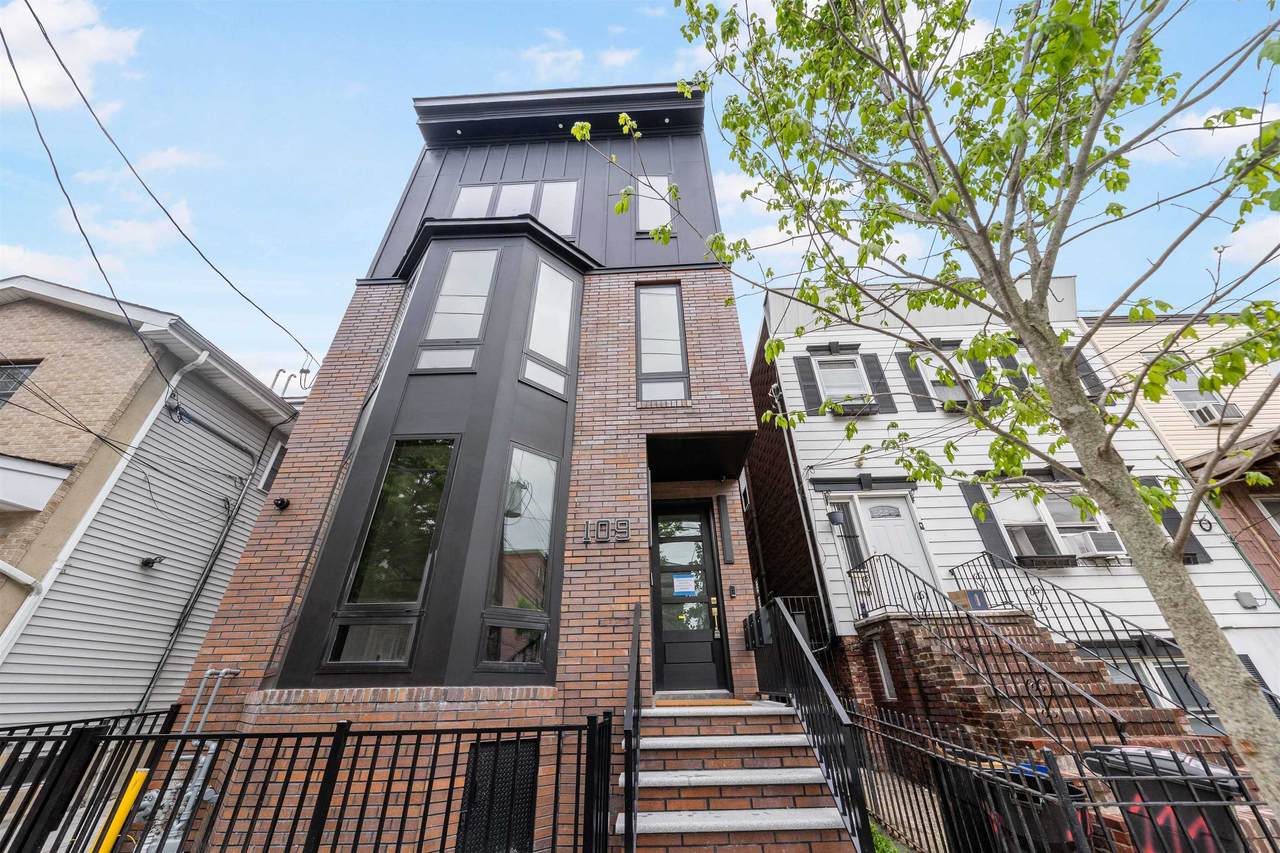 109 Webster Ave - Photo 1