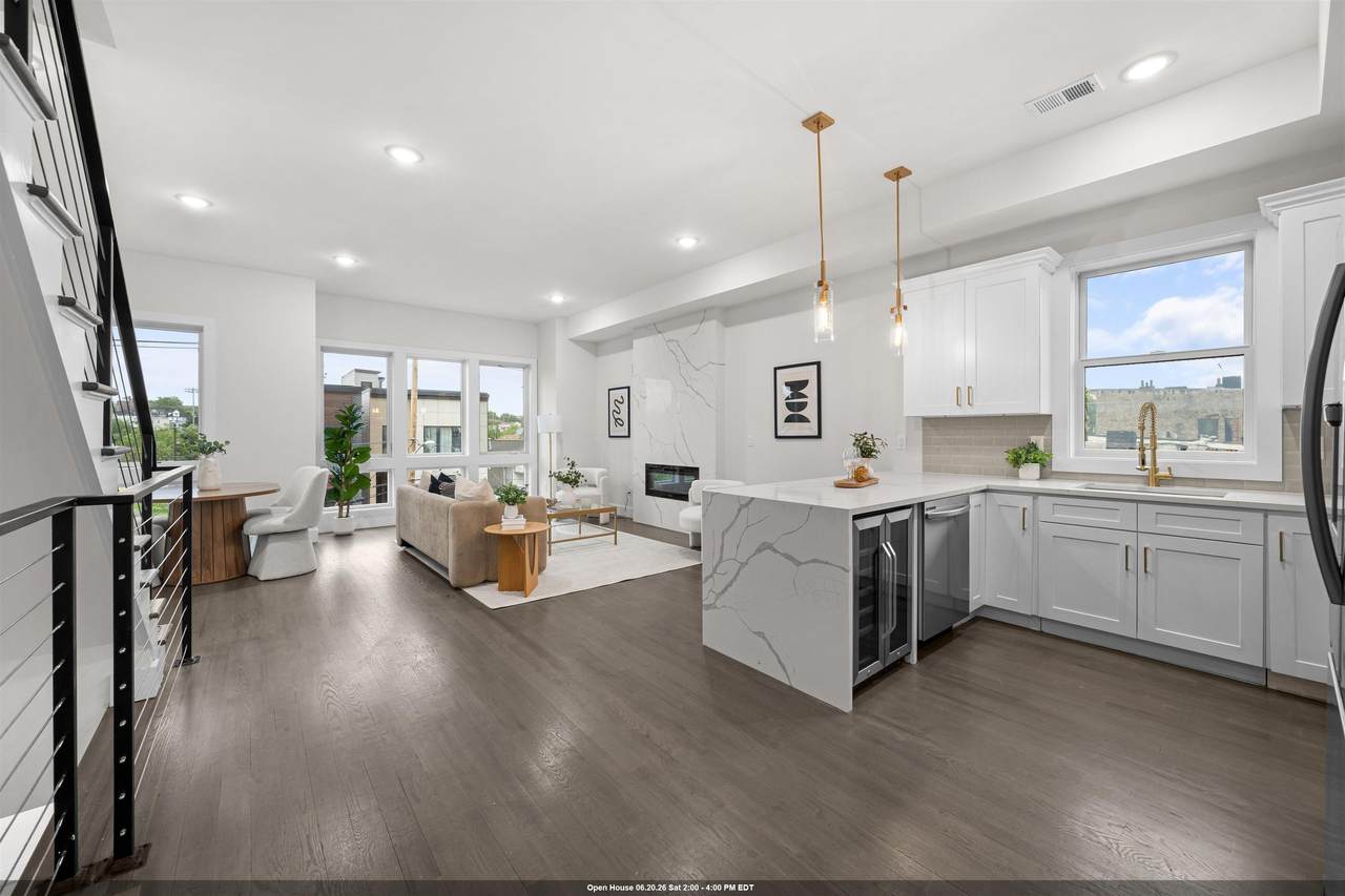 98 Van Horne St - Photo 1