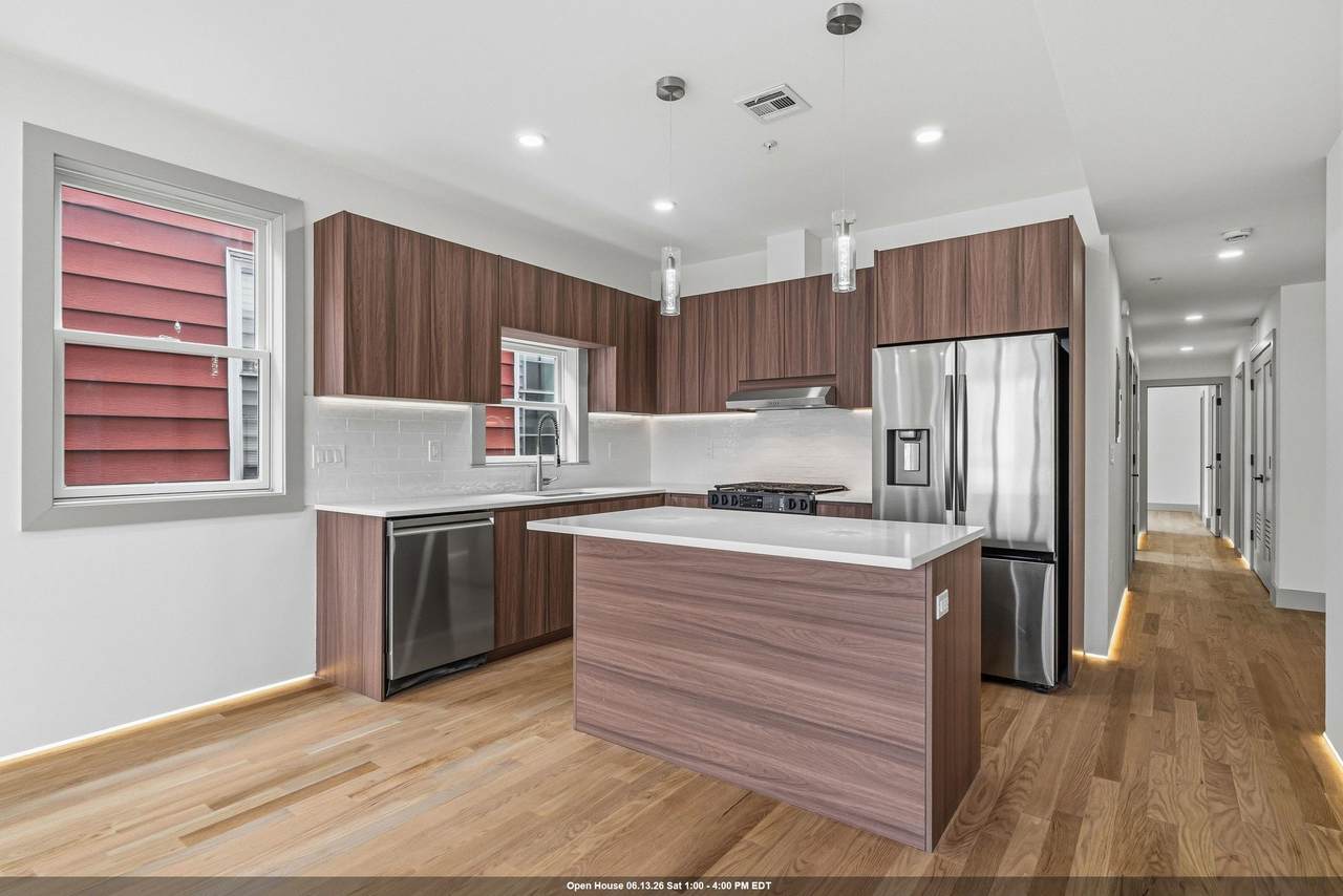 161 Woodlawn Ave - Photo 1