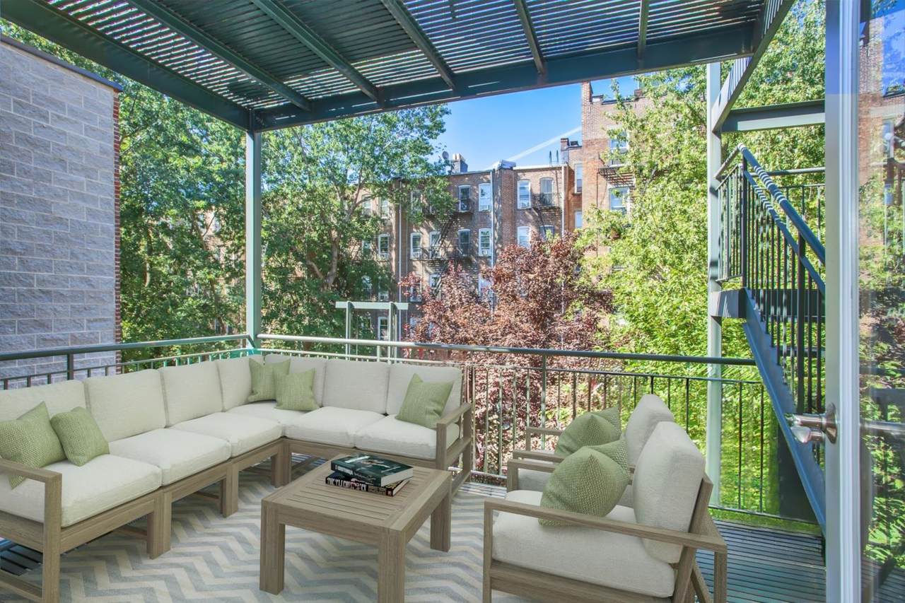 930 Park Ave - Photo 1
