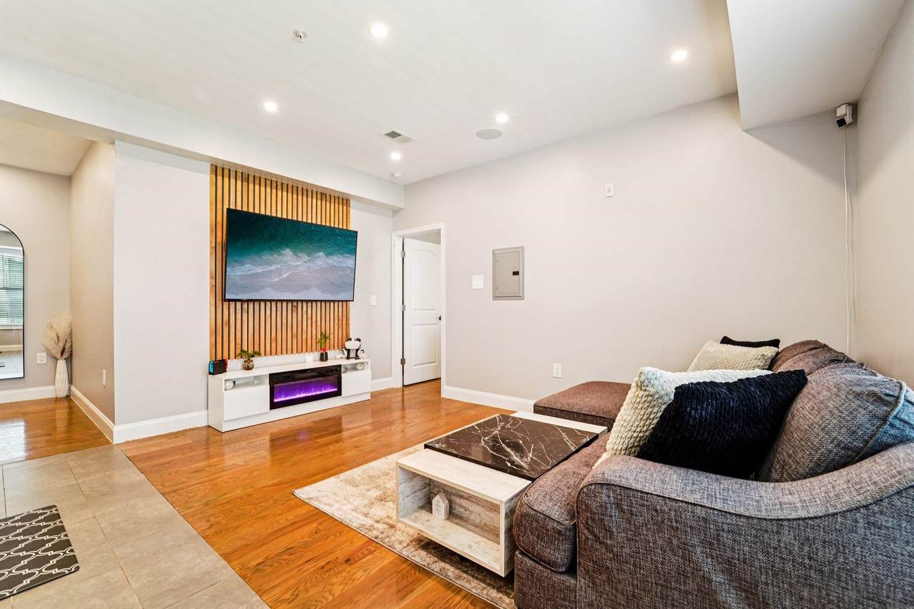 16 Troy St - Photo 1