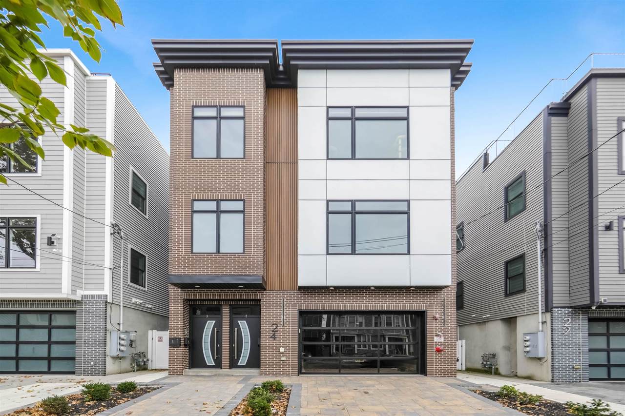 24 Romaine Ave - Photo 1