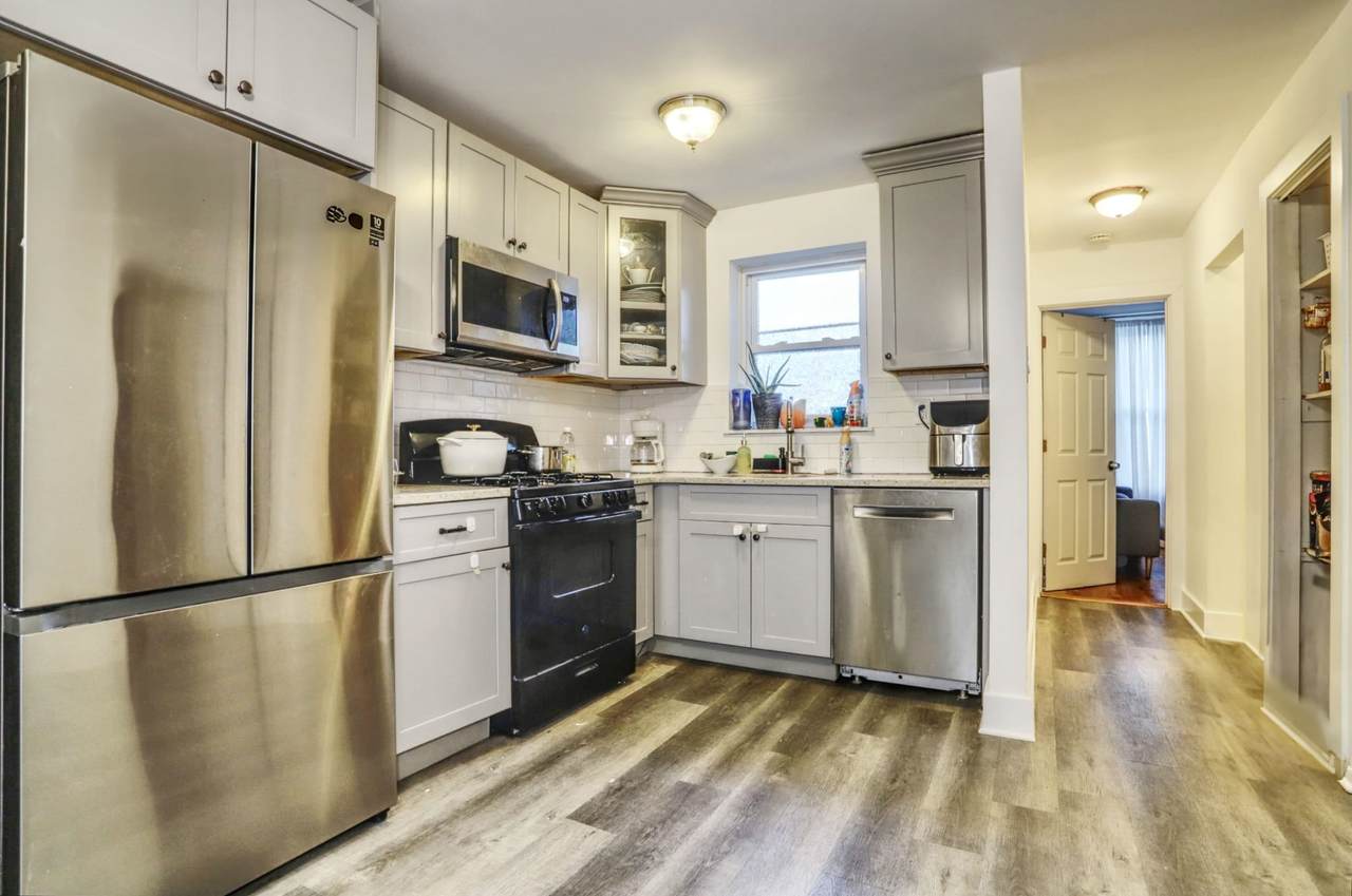 620 37TH ST - Photo 1