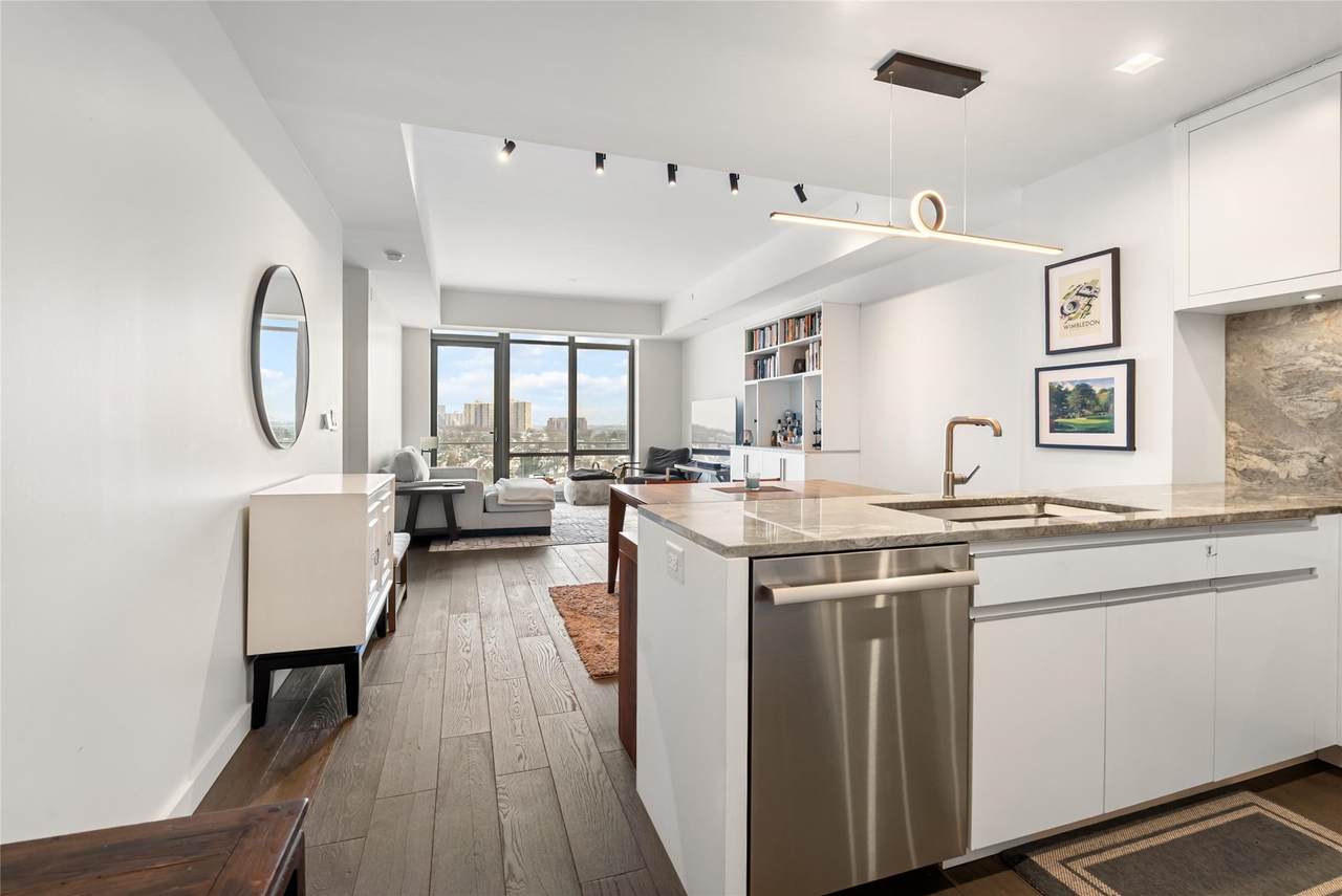 320 Adolphus Ave - Photo 1