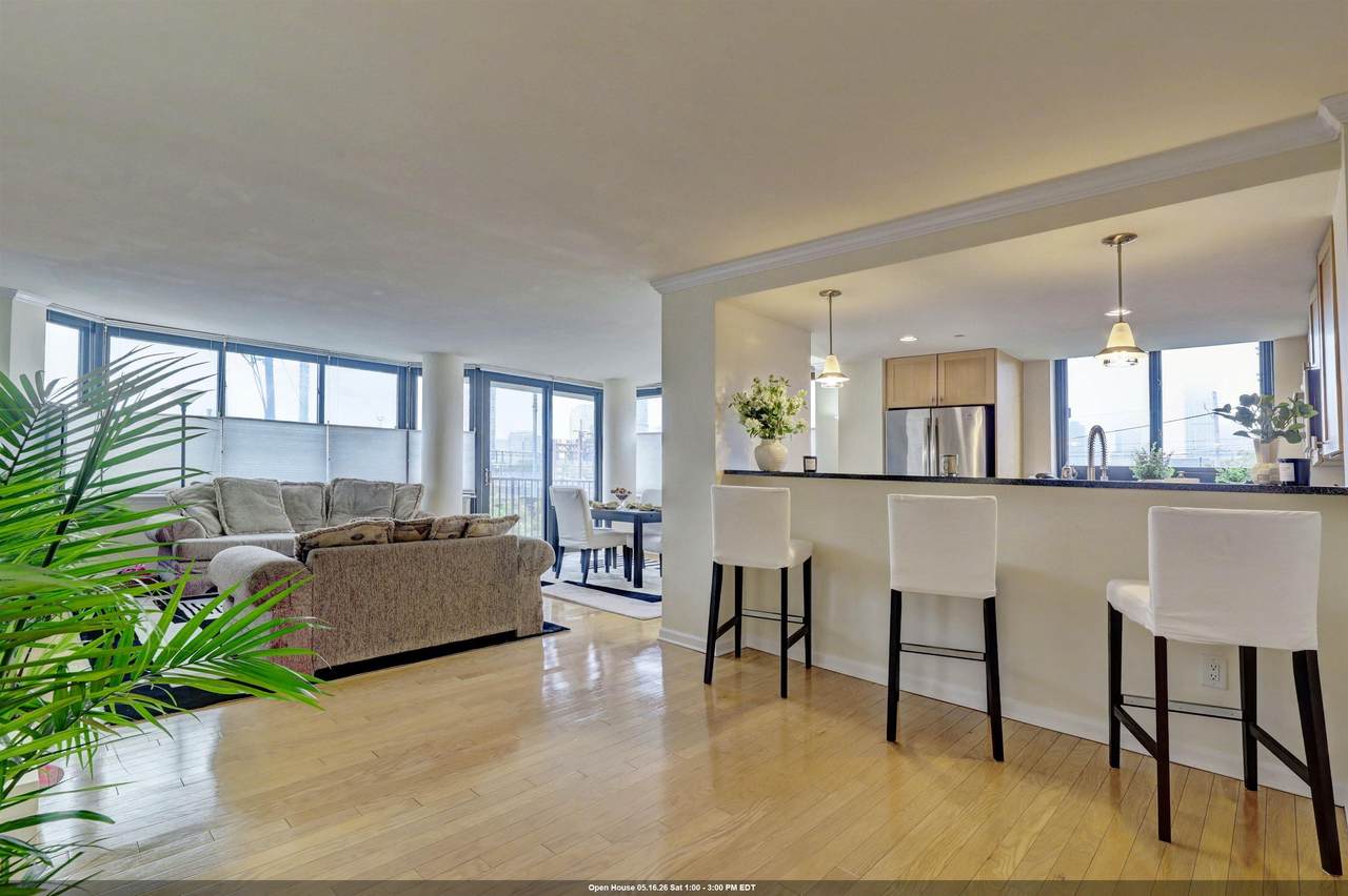 700 Grove St - Photo 1