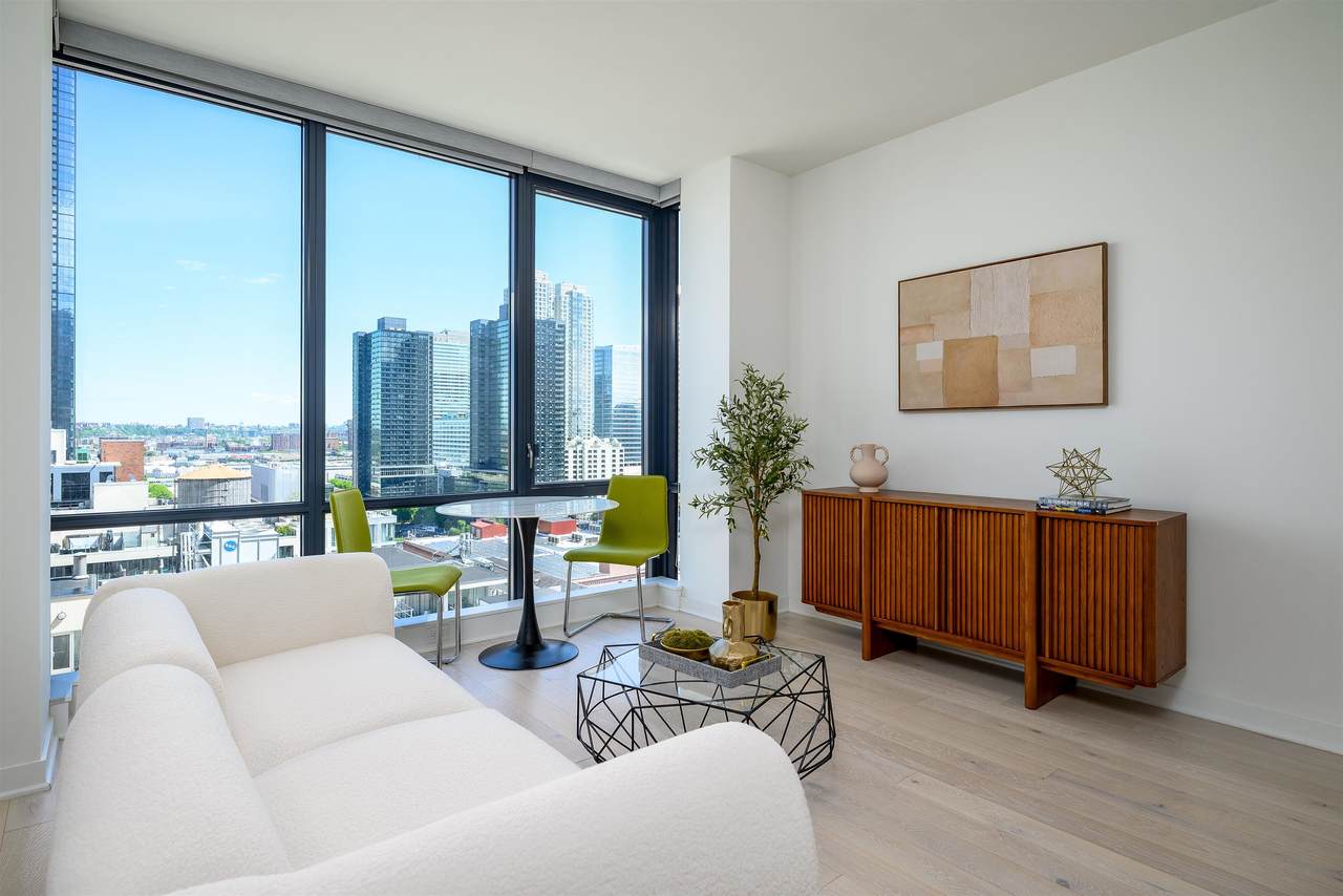 155 Bay St - Photo 1