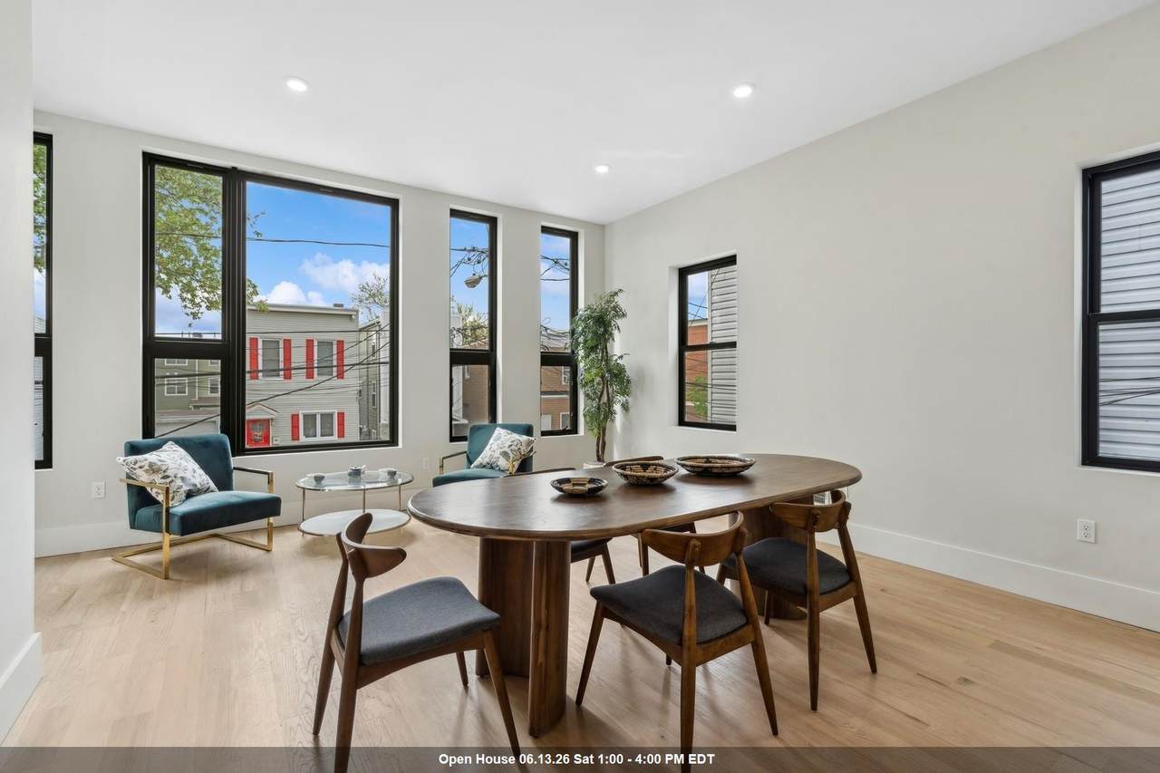 220 Freeman Ave - Photo 1