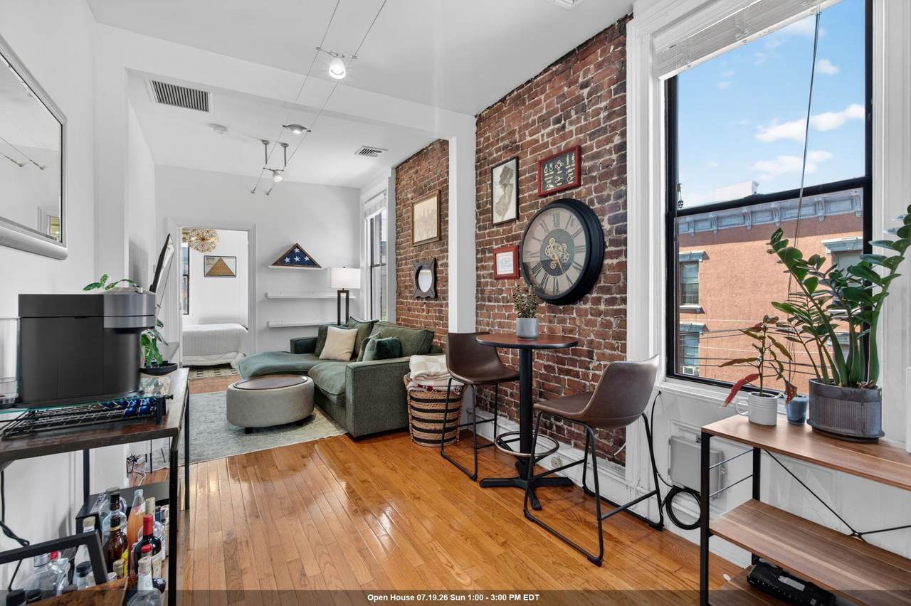133 Madison St - Photo 1