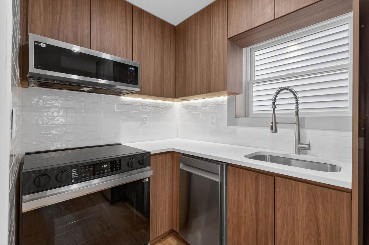 161 Woodlawn Ave - Photo 1