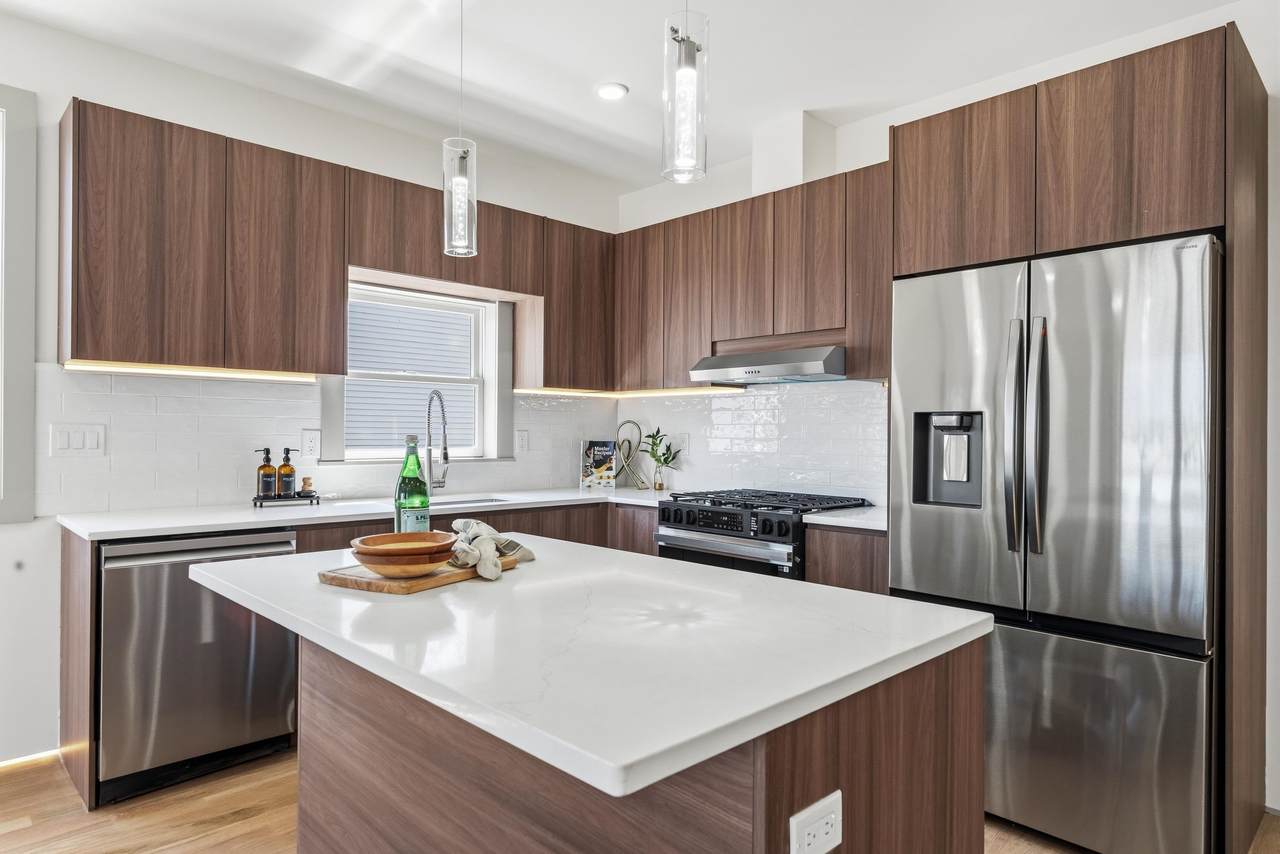 161 Woodlawn Ave - Photo 1