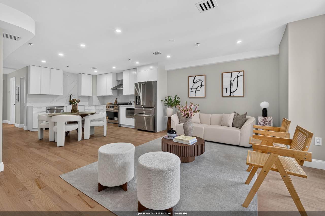 306 Grand St - Photo 1