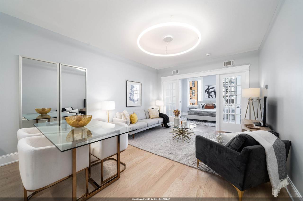 415 Washington St - Photo 1