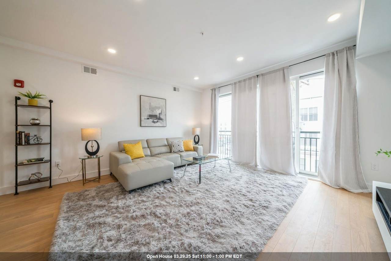 160 Brunswick St - Photo 1