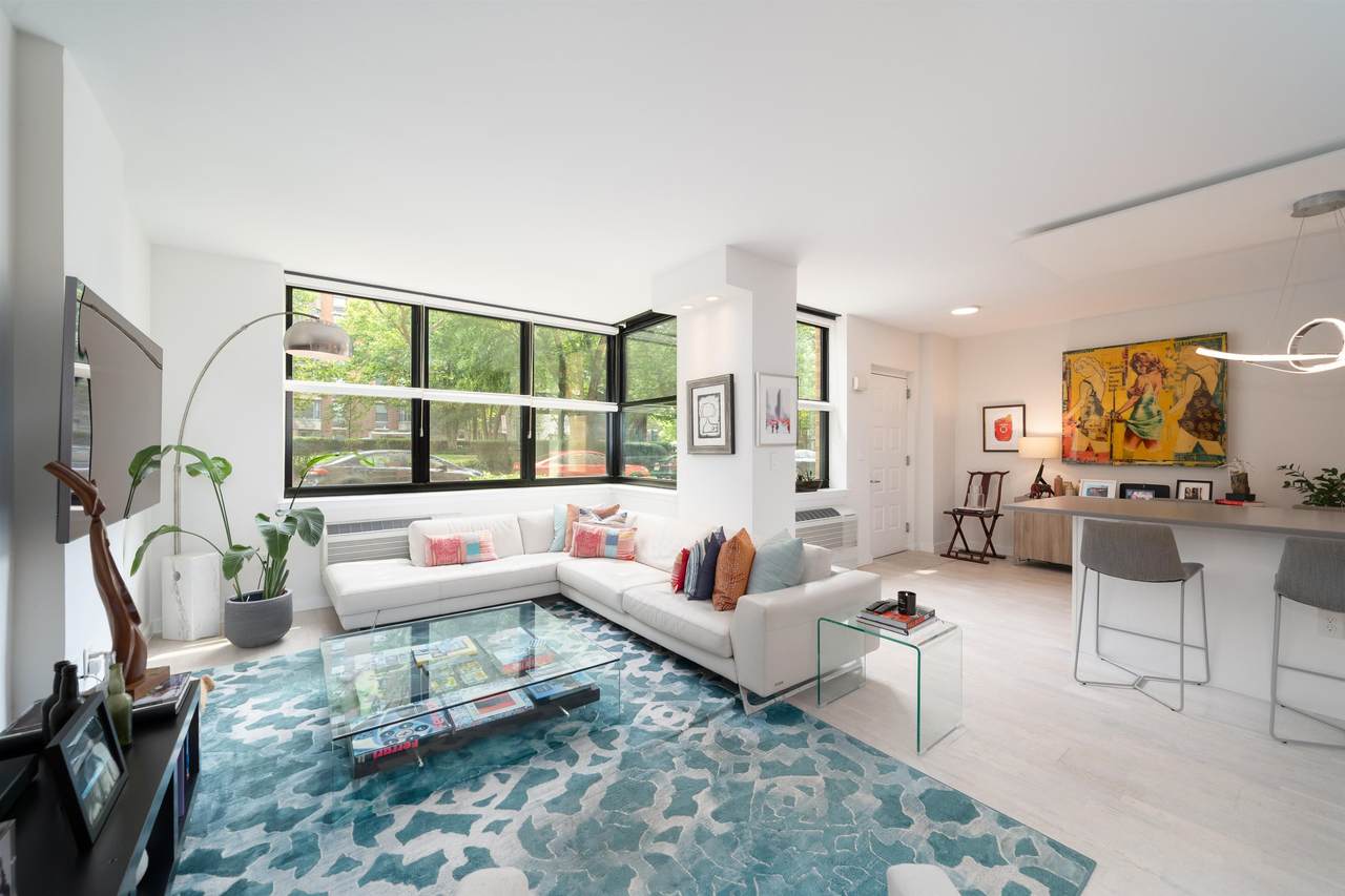 2 Constitution Ct - Photo 1