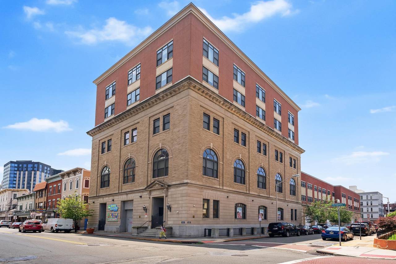 769 Montgomery St - Photo 1