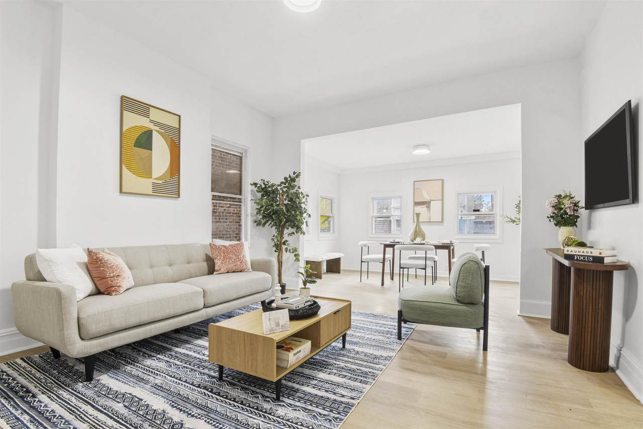 292 Forrest St - Photo 1