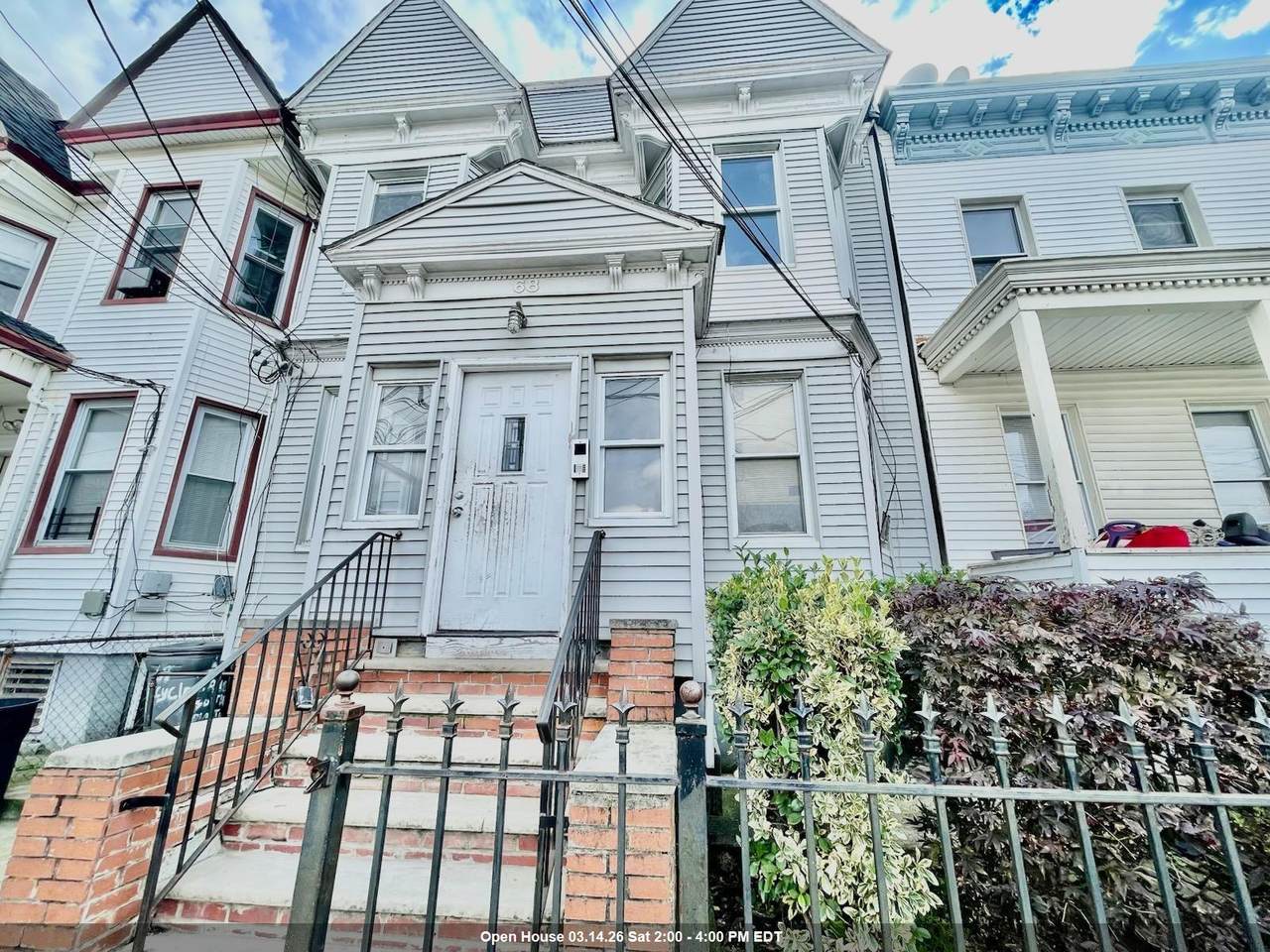 68 Rose Ave - Photo 1