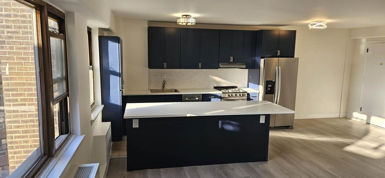 8800 Boulevard - Photo 1