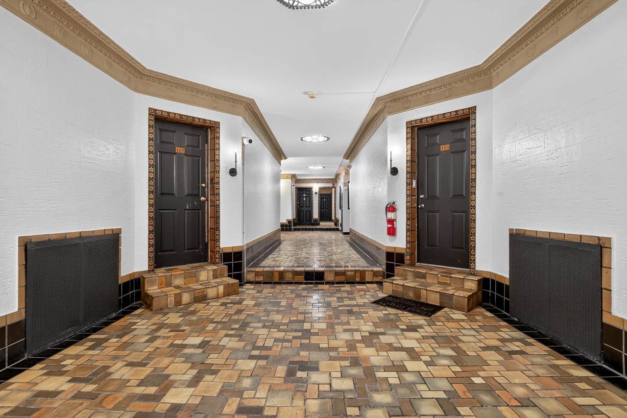 107 Kensington Ave - Photo 1