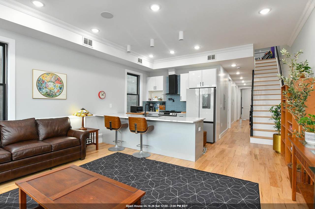 135 Nelson Ave - Photo 1