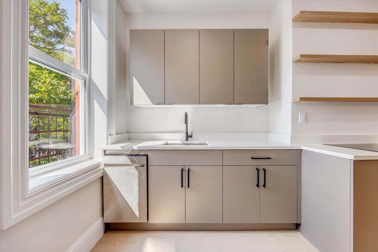 147 New York Ave - Photo 1