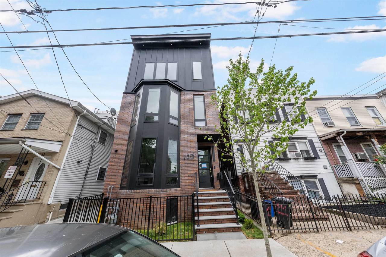 109 Webster Ave - Photo 1