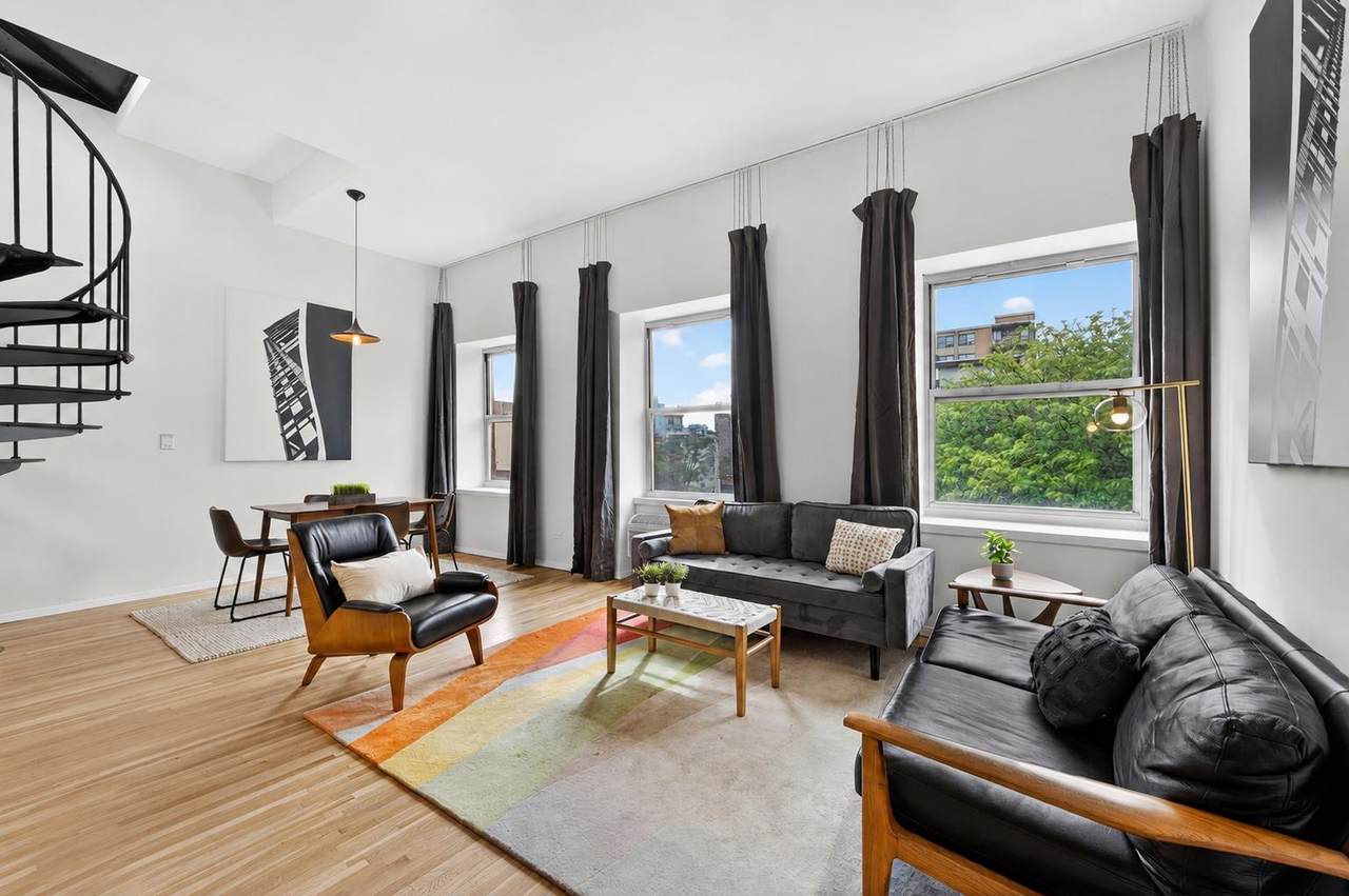 222 Grand St - Photo 1
