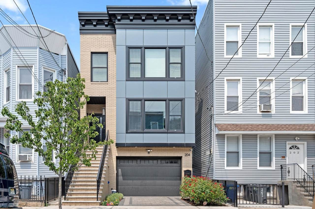 204 Bowers St - Photo 1