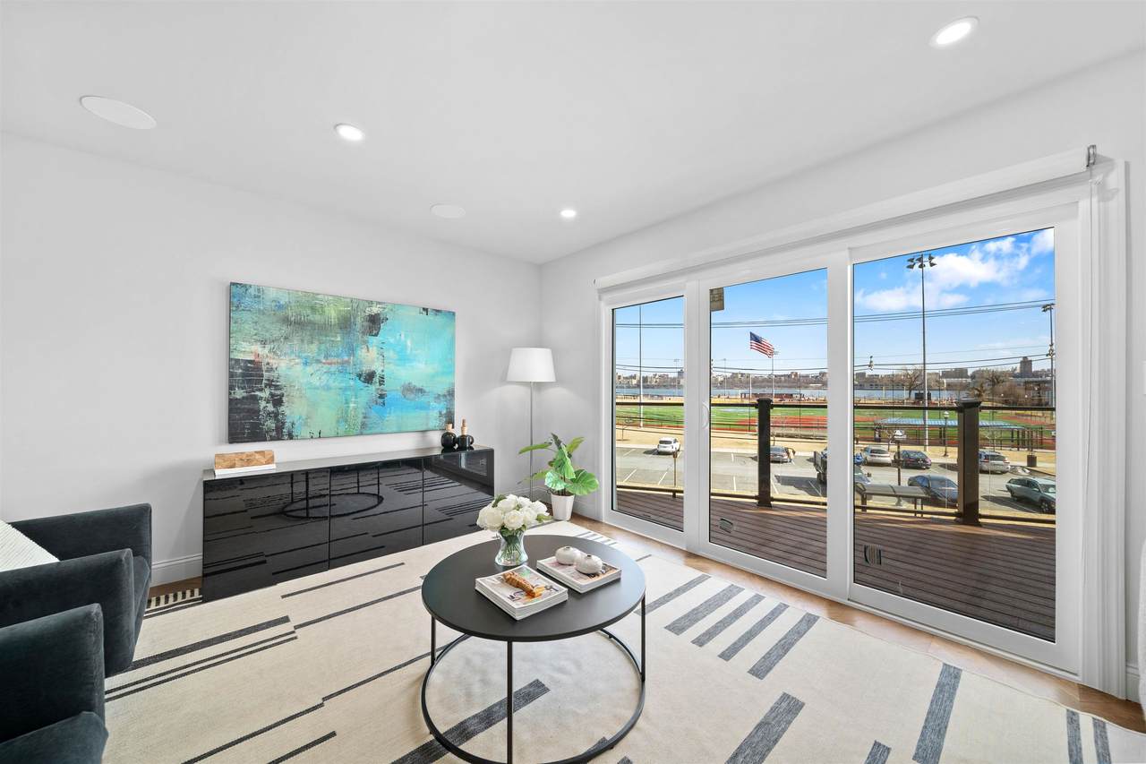 1110 River Rd - Photo 1