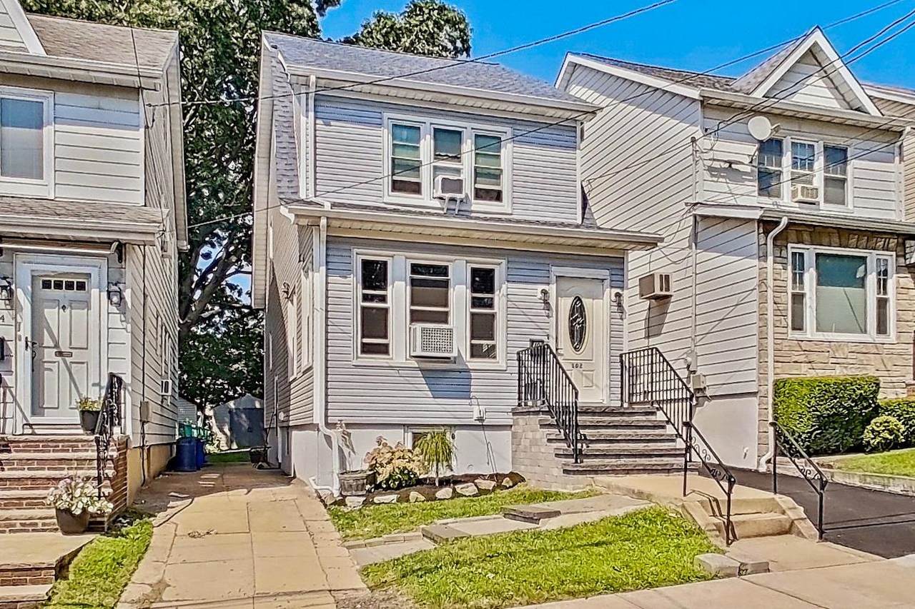 102 Ilford Ave - Photo 1