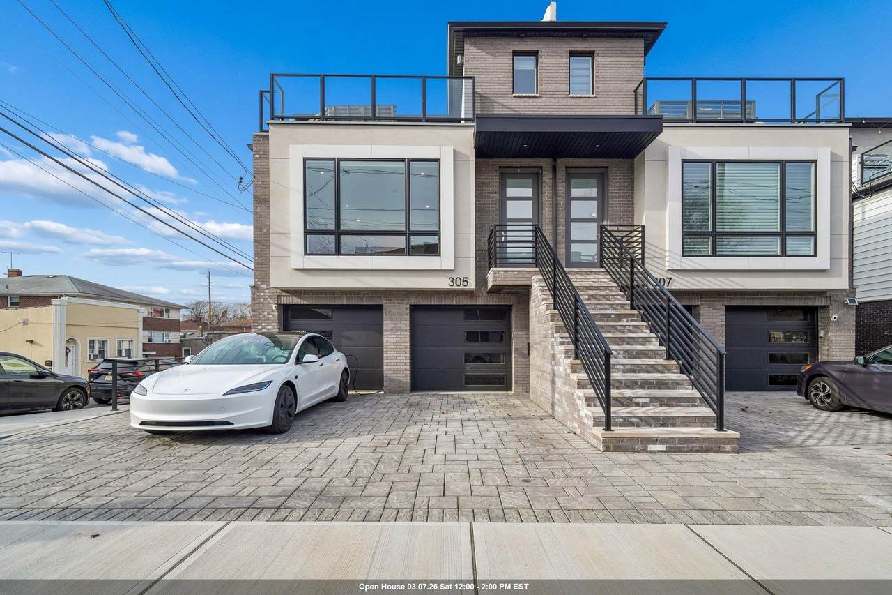 305 8TH ST - Photo 1