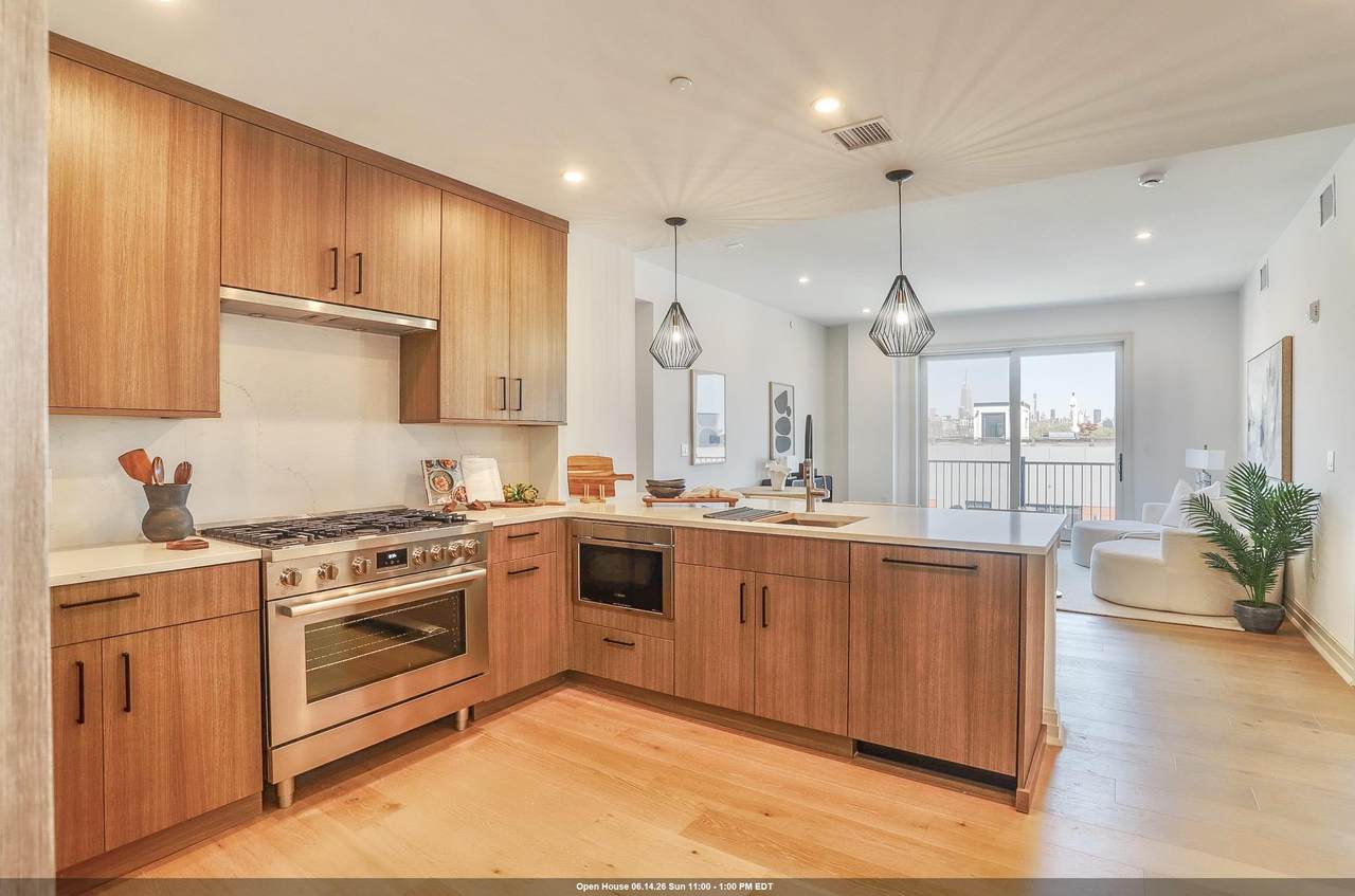 921 Madison St - Photo 1