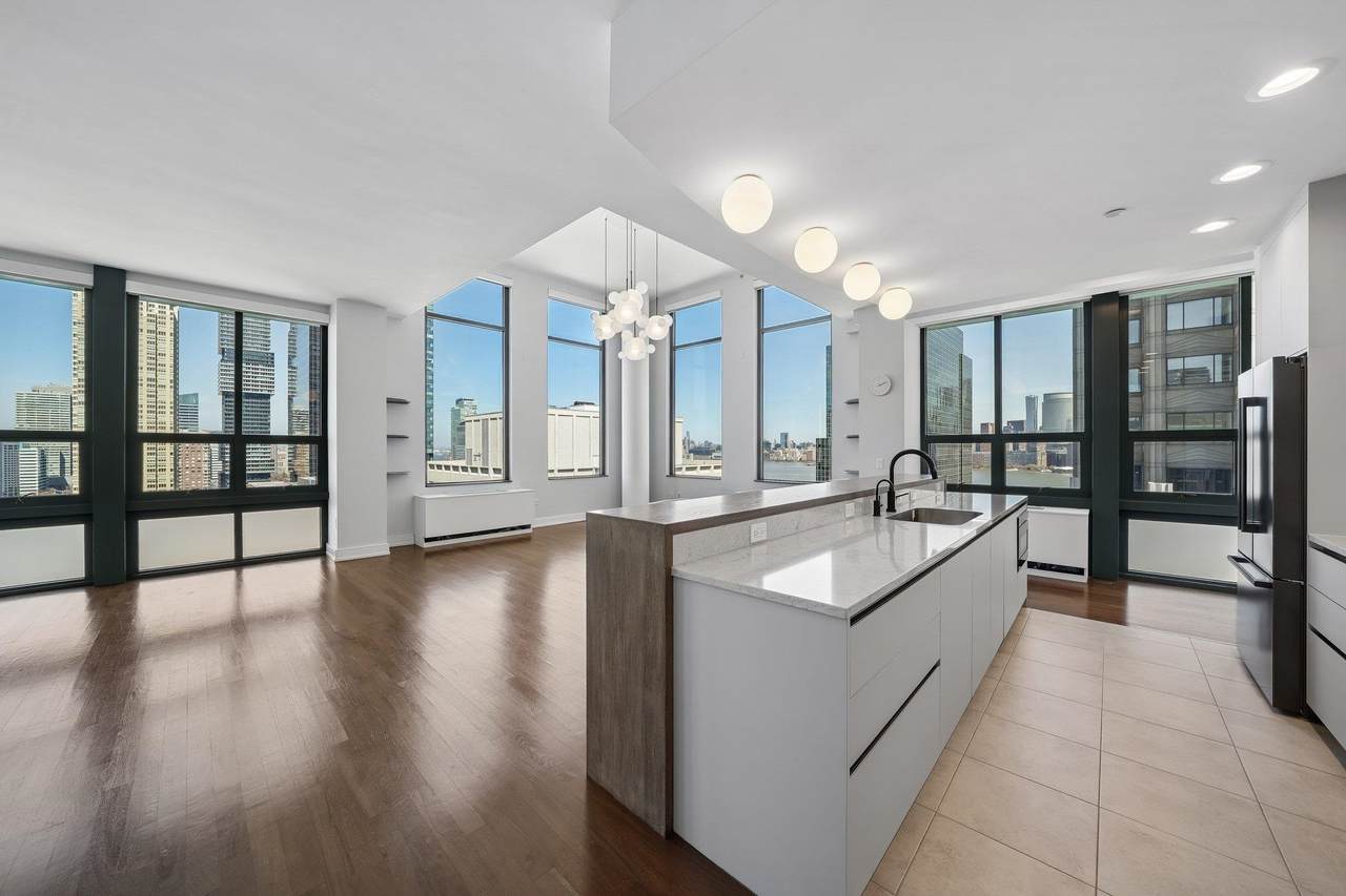 105 Greene St - Photo 1
