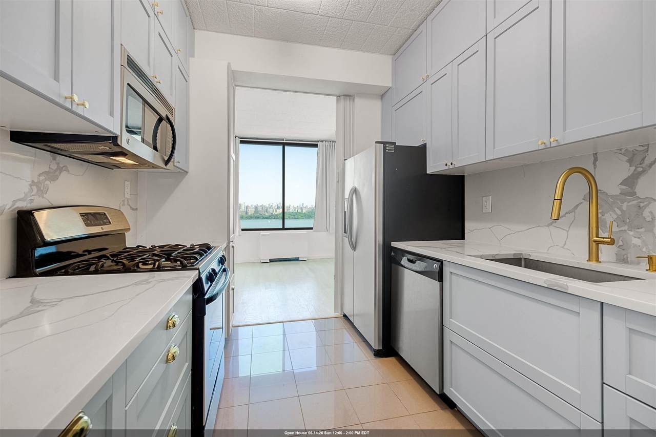 9060 Palisade Ave - Photo 1