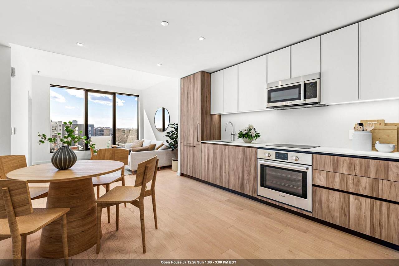 387 8TH ST - Photo 1