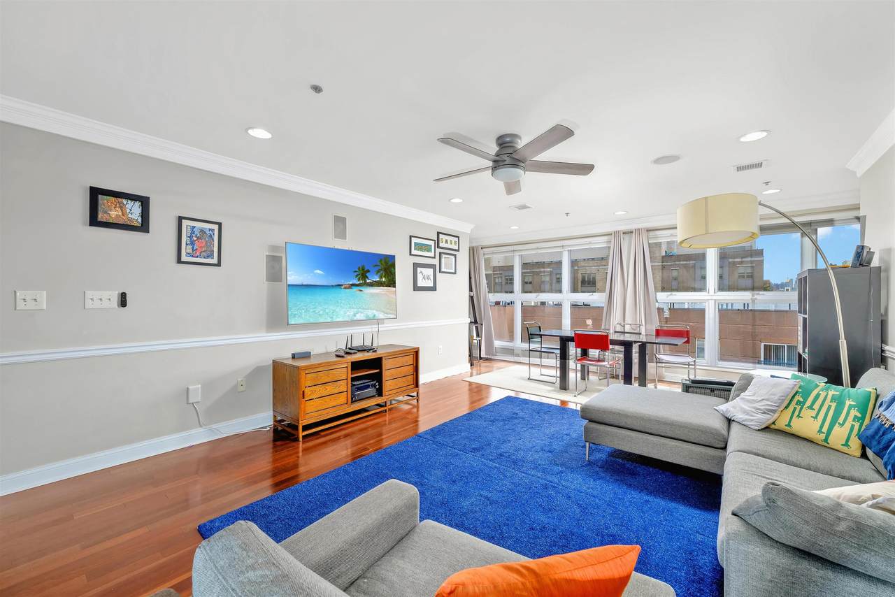 1331 Grand St - Photo 1