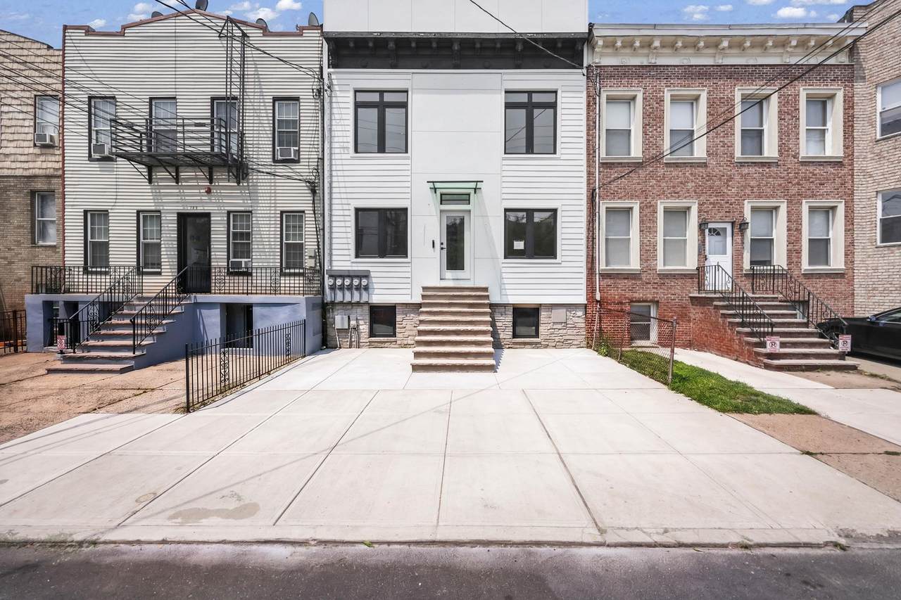 291 New York Ave - Photo 1