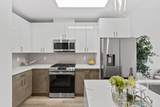 412 Whiton St - Photo 2