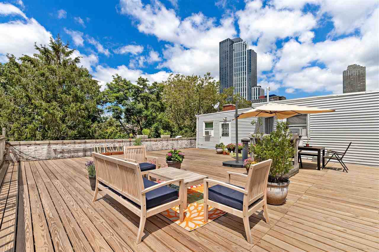 83 Grand St - Photo 1