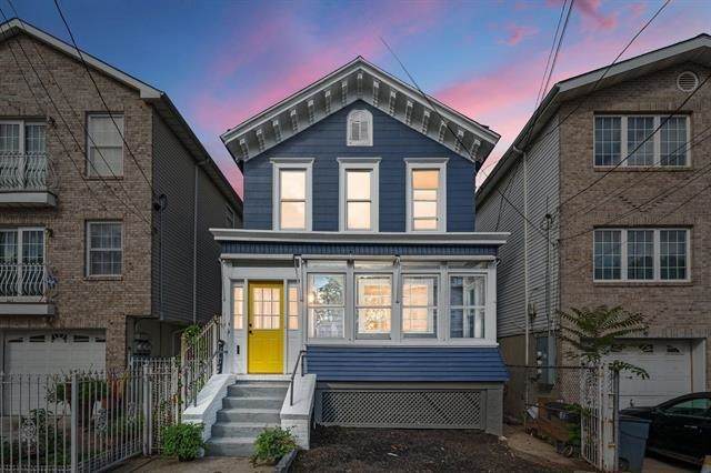 114 Oak St - Photo 1