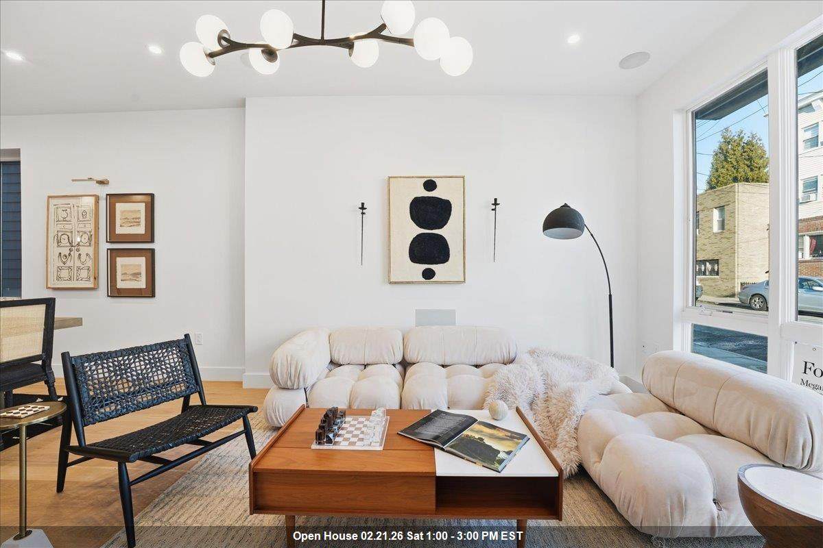 105 Laidlaw Ave - Photo 1