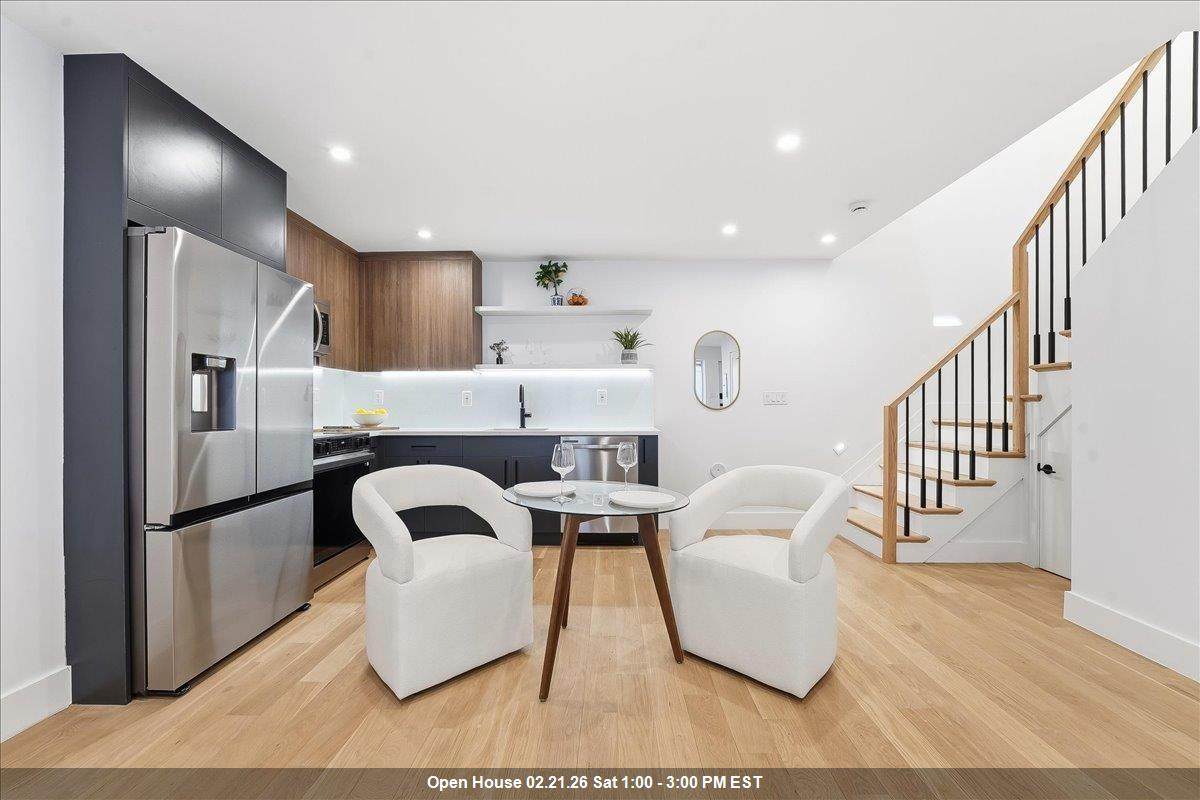 105 Laidlaw Ave - Photo 1