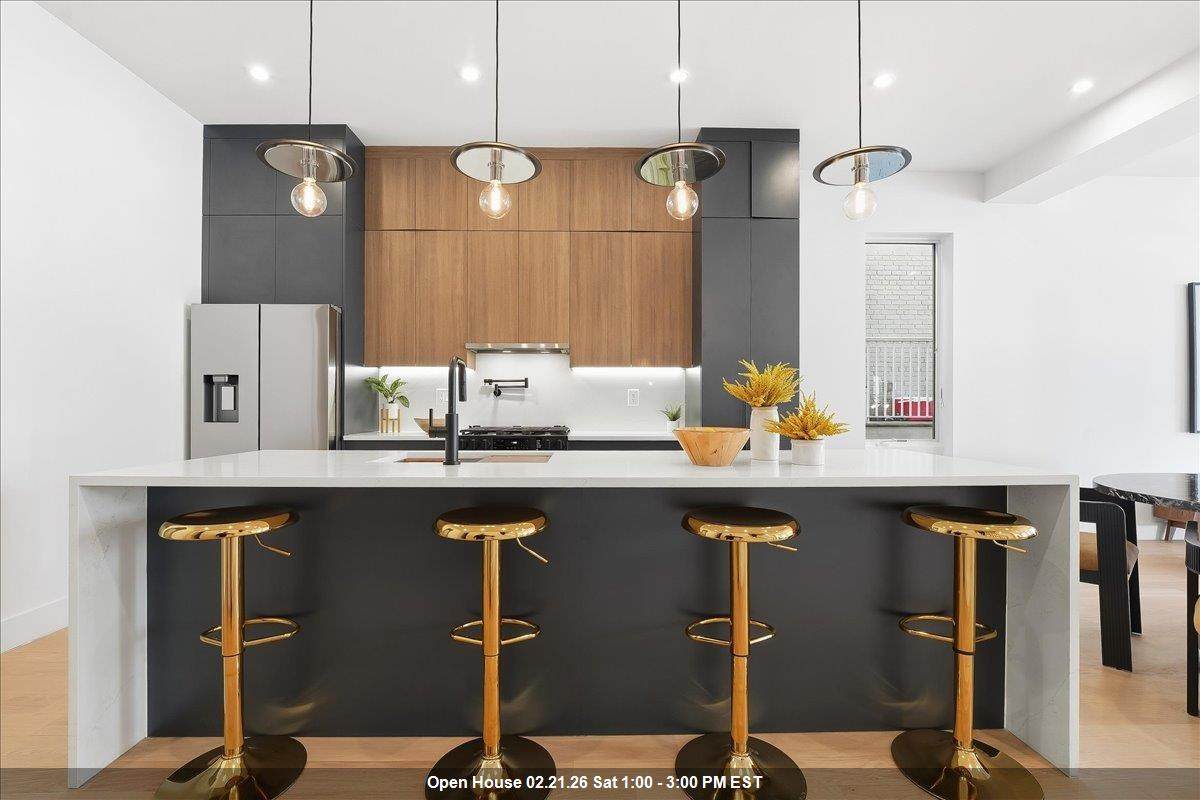 105 Laidlaw Ave - Photo 1