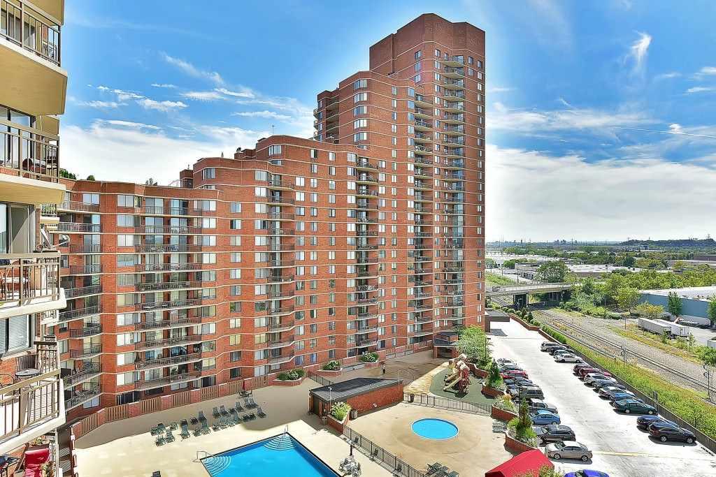 417 Harmon Cove Tower - Photo 1